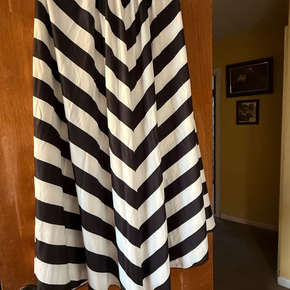 Chic A-Line Black and White Striped Skirt